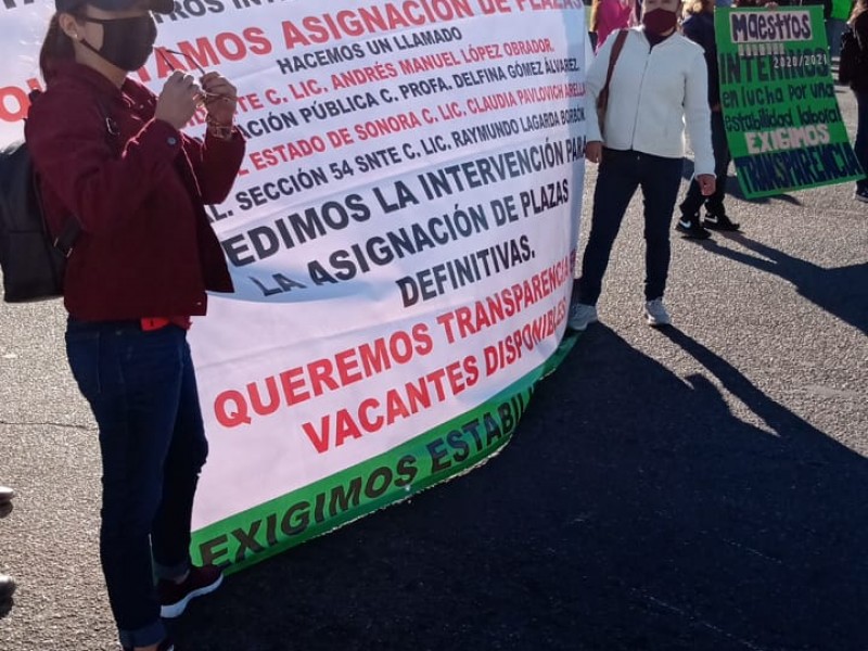 Protestan maestros por asignación justa de bases