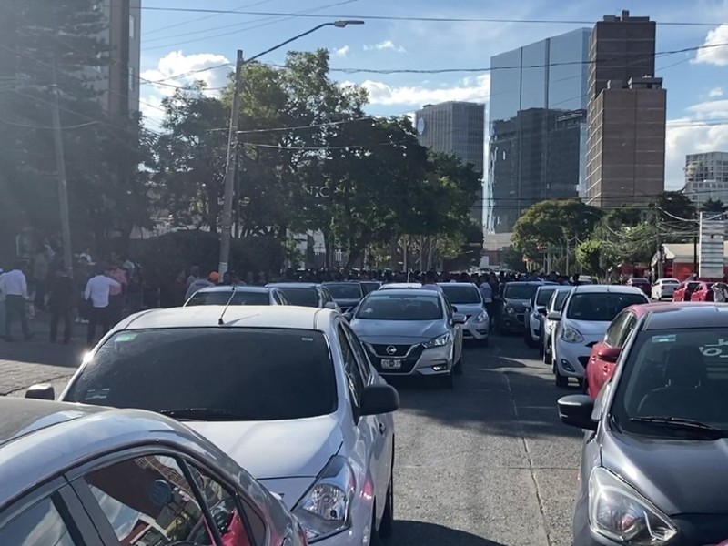 Protestan más de 300 operadores de plataformas digitales en Guadalajara