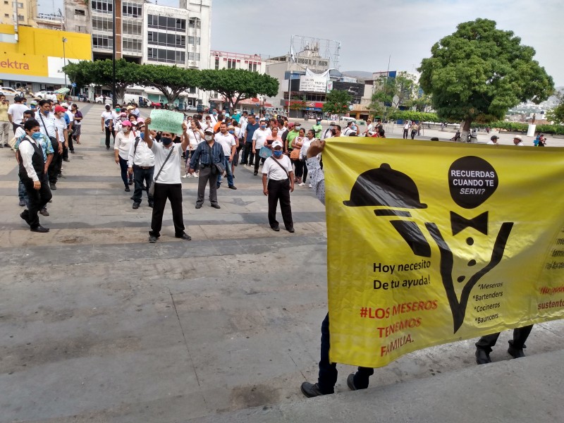 Protestan meseros que se quedaron sin empleo por COVID-19