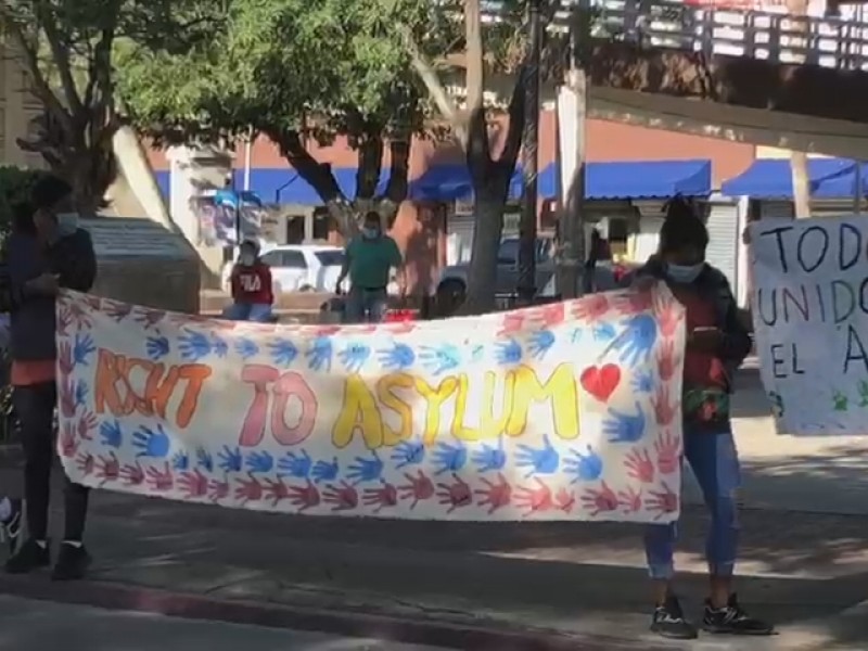 Protestan migrantes, piden se retomen revisiones de petición de asilo