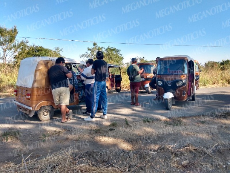 Protestan mototaxistas en Unión Hidalgo