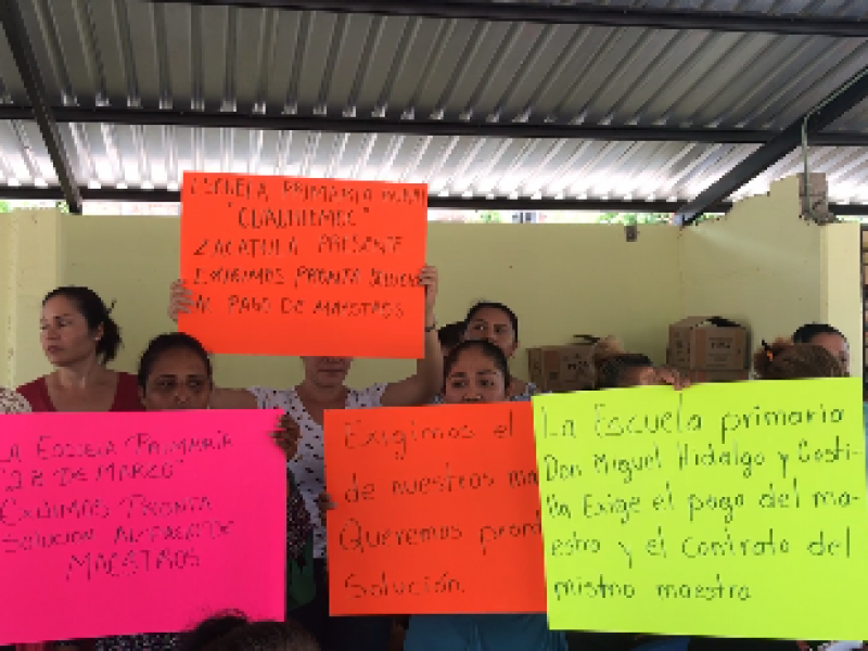 Protestan padres de La Unión para exigir pago