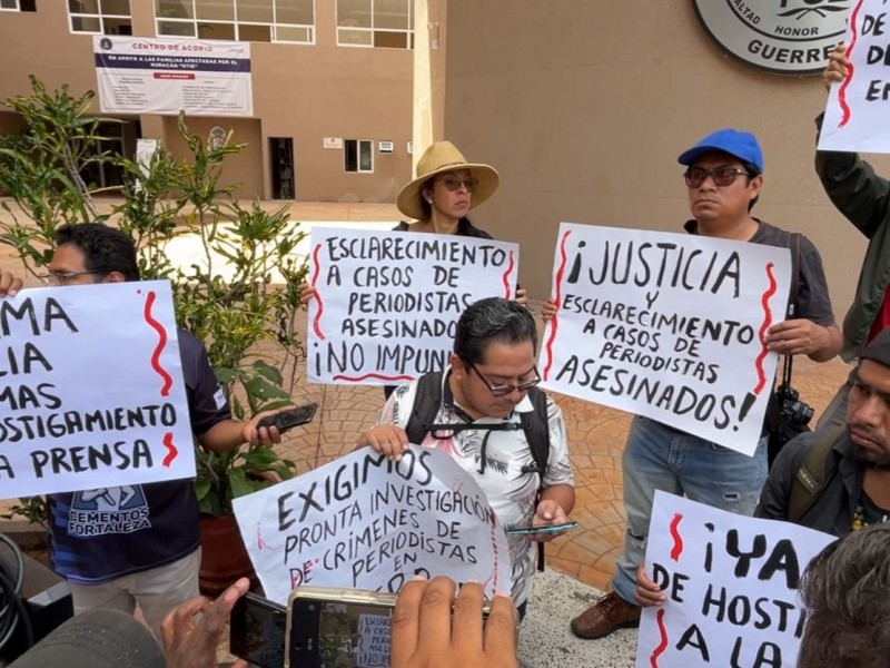 Protestan periodistas de Chilpancingo para exigir aparición de sus compañeros