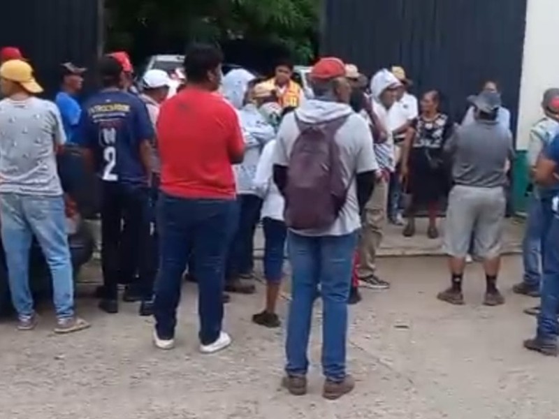 Protestan pobladores del Istmo por altos cobros y cortes de luz