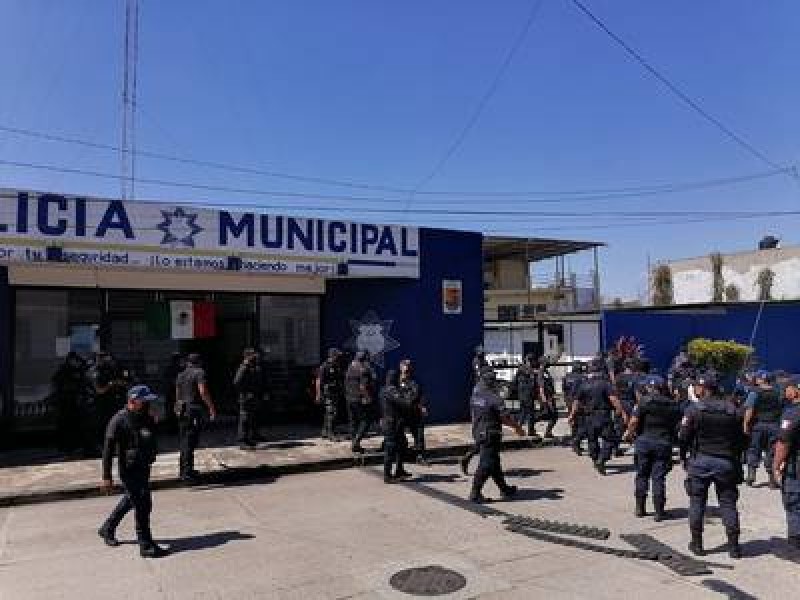 Protestan policías en Tuxtla Chico contra alcaldesa