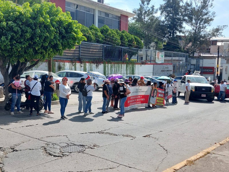 Protestan por desaparecidos y por caso Ayotzinapa en Chilpancingo