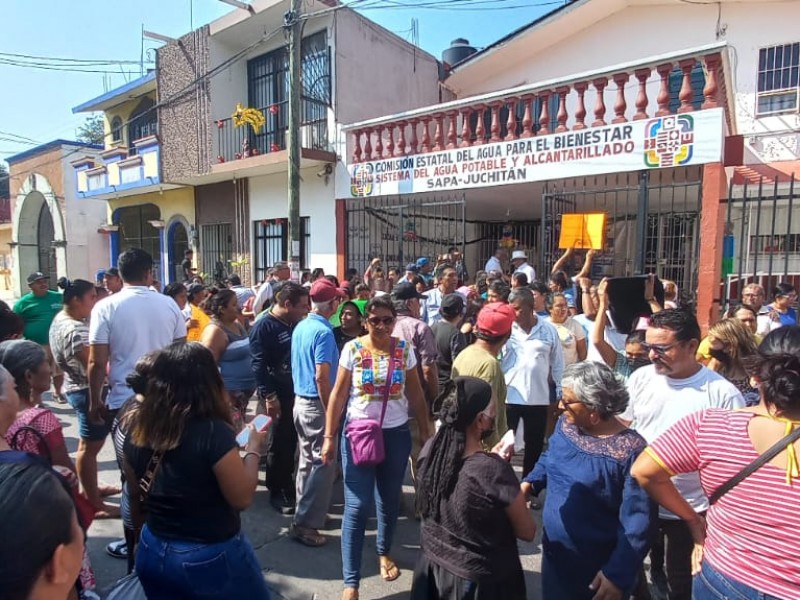 Protestan por falta de agua en la colonia Carlos Sánchez