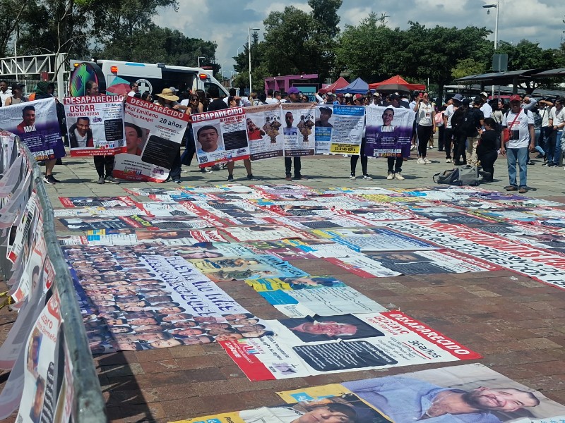 Protestan por falta de recursos para desaparecidos durante evento de Claudia Sheinbaum