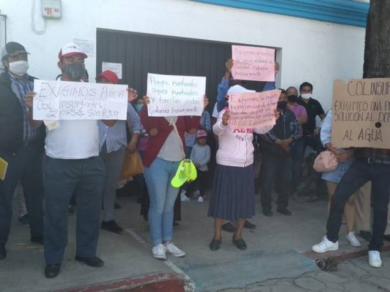 Protestan por falta de servicio de agua potable en SCLC