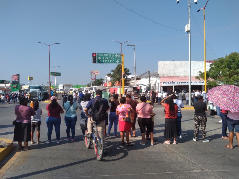 Protestan por robos constantes a escuela de Juchitán