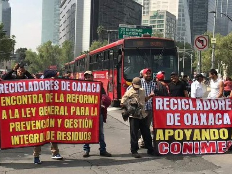 Protestan recicladores y afectan vialidades