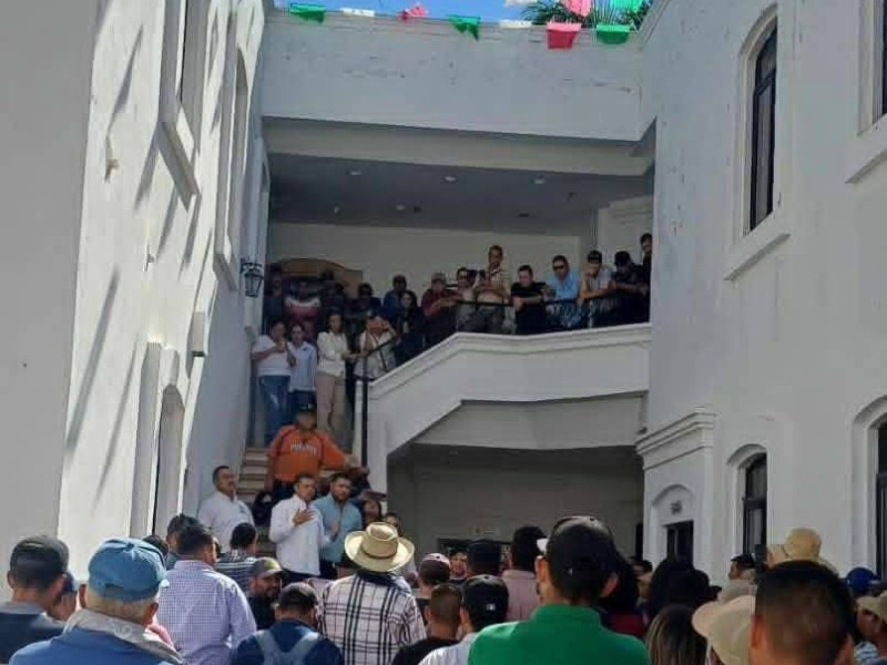 Protestan sindicalizados en Huatabampo por adeudos y falta de diálogo