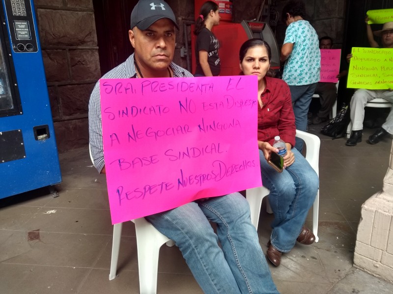 Protestan sindicato por disposición de trabajadores