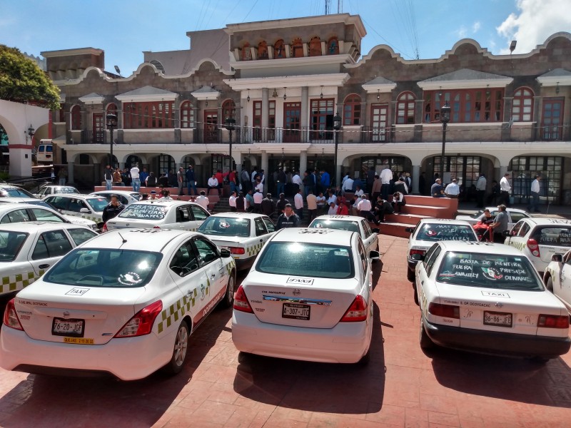 Protestan taxistas contra la inseguridad en Ocoyoacac