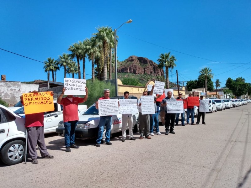 Protestan taxistas por presunta corrupción en Transporte