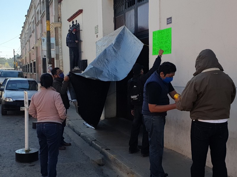 Protestan trabajadores de la Fiscalía de Oaxaca