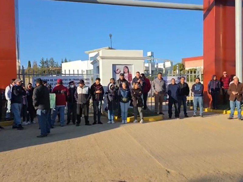 Protestan trabajadores del Tecnológico de Zacatecas Occidente por hostigamiento laboral Protestan trabajadores del Tecnológico de Zacatecas Occidente por hostigamiento laboral