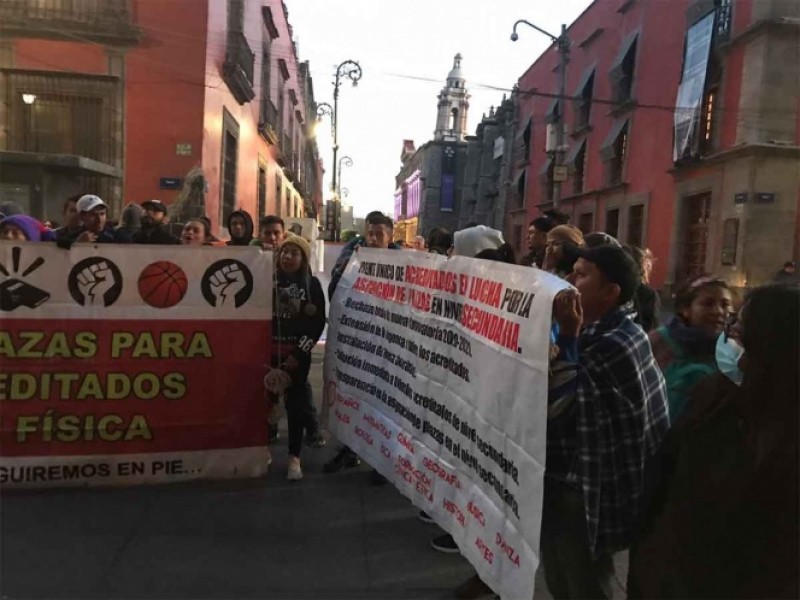 Protestan trabajadores mineros y maestros