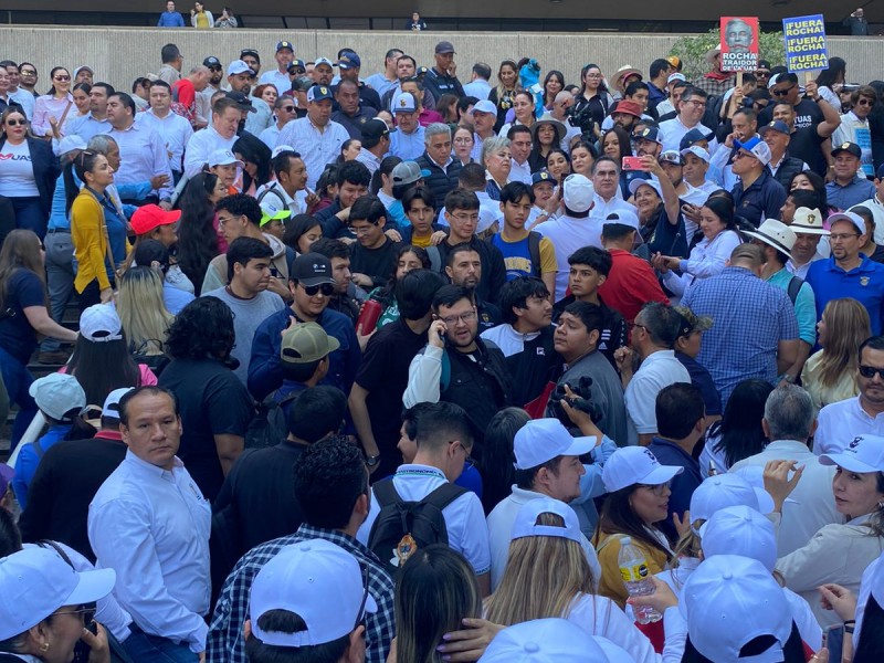 Protestan universitarios en Sinaloa por llegada de AMLO
