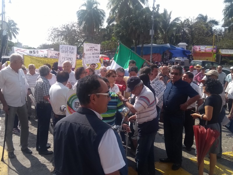 Protestan vecinos contra Grupo MAS