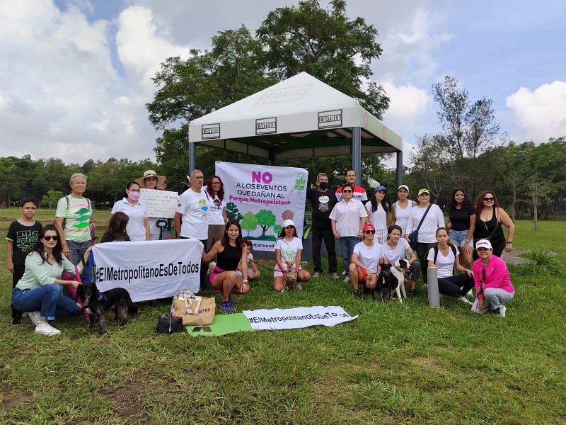 Protestan y recolectan firmas para proteger al Parque Metropolitano