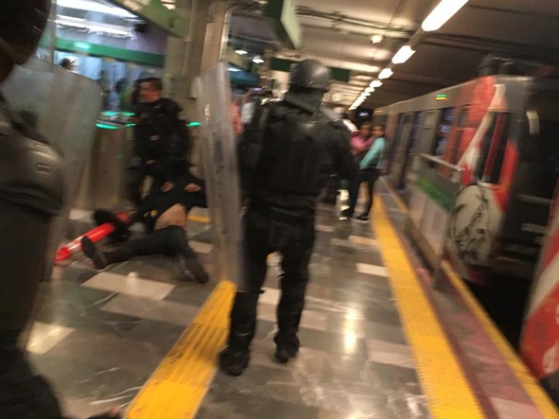 Protestantes toman estación del Tren Ligero