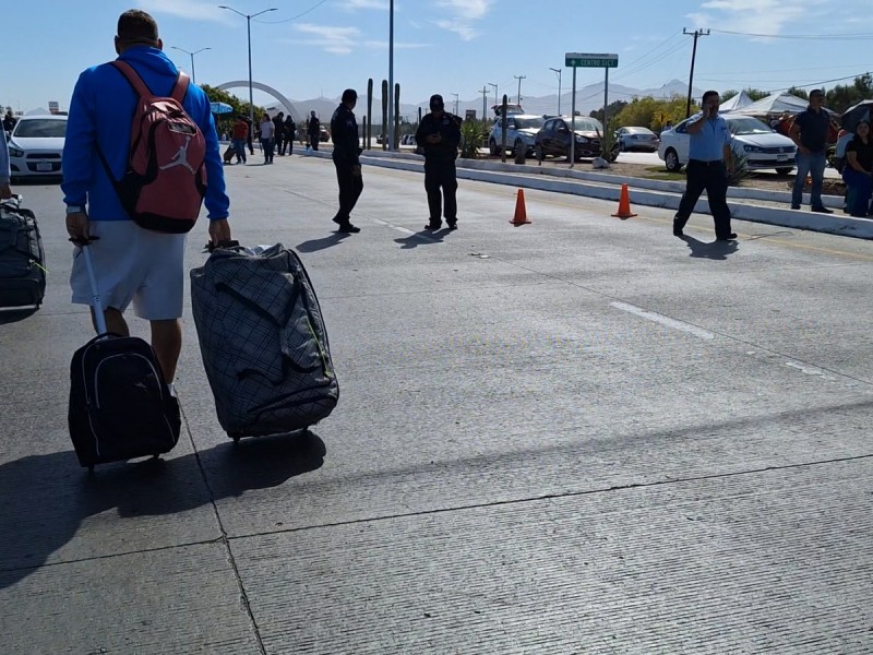 Protestas en la transpeninsular impactan al aeropuerto de La Paz