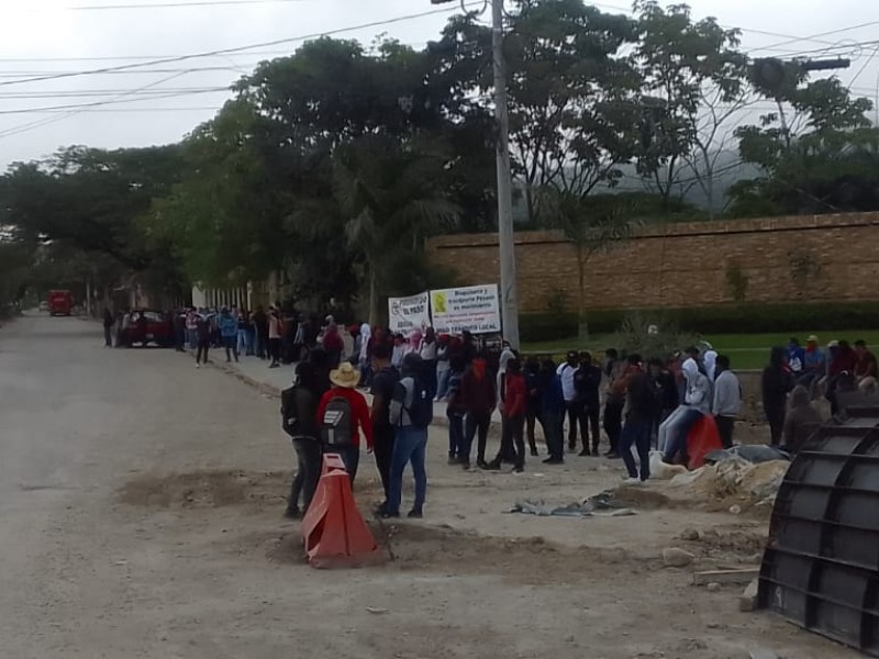 Protestas normalistas causan retrasos en Obra Doble Paso Desnivel
