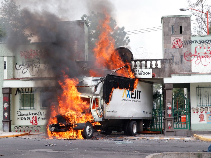 Protestas por Ayotzinapa: Sheinbaum asegura que no habrá represión