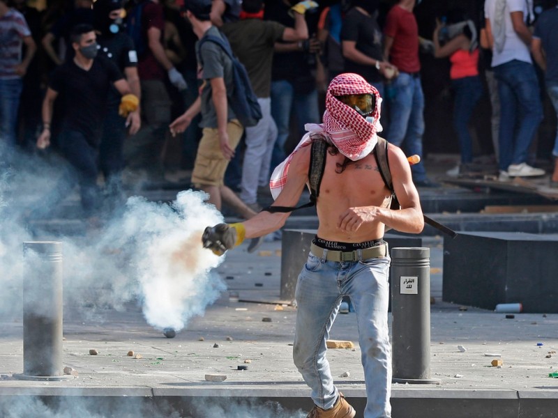 Protestan por impunidad a un año de tragedia en Beirut