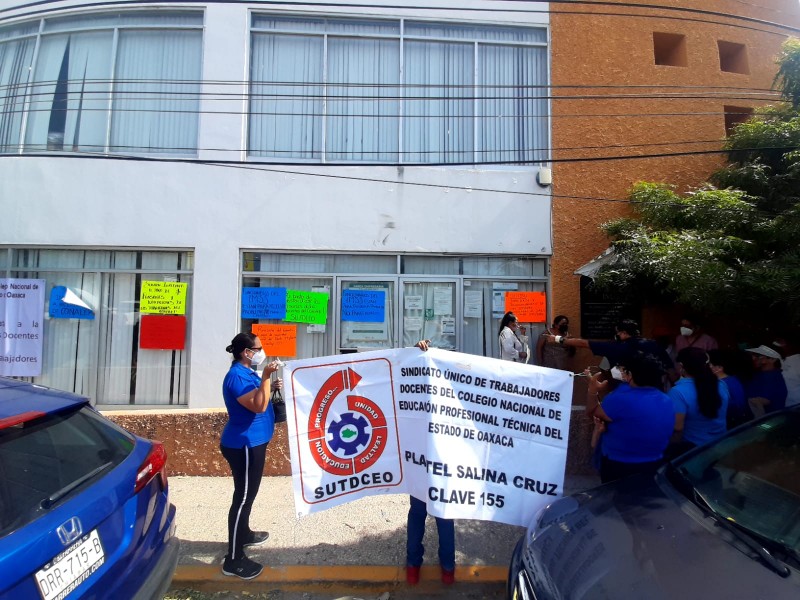 Protestan trabajadores del SUTDCEO, exigen reconocimiento de semanas cotizadas