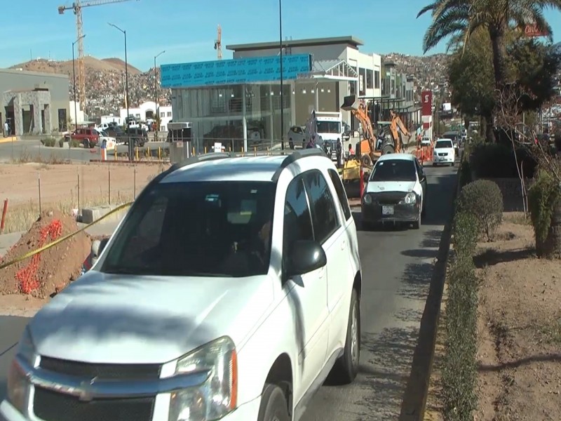 Provoca congestionamiento vial obra en bulevar el greco