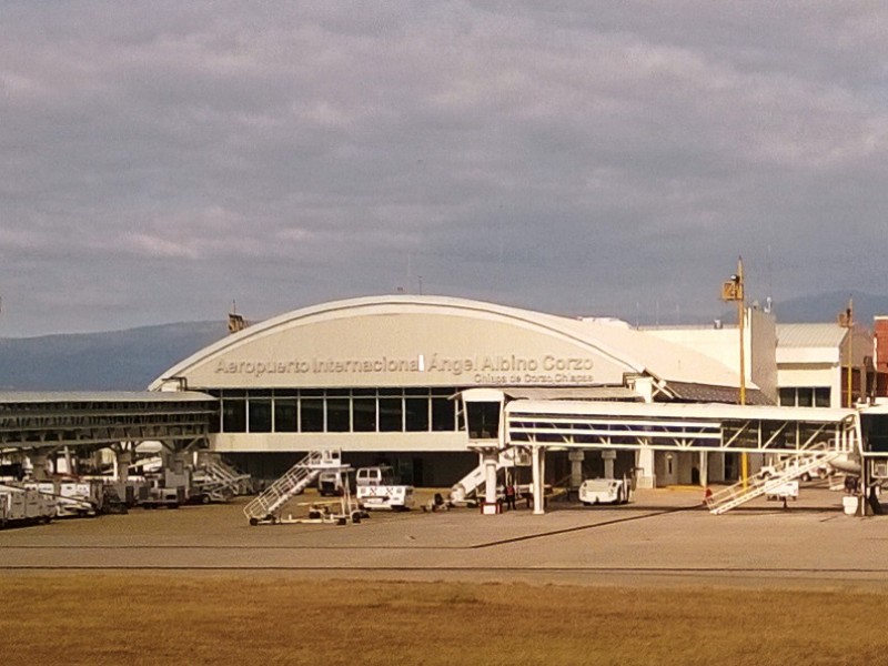 Proyecta crecimiento del Aeropuerto Internacional Angel Albino Corzo