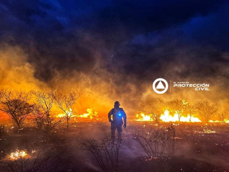 Prtotección Civil sofocó incendio en pastizal en El Marqués