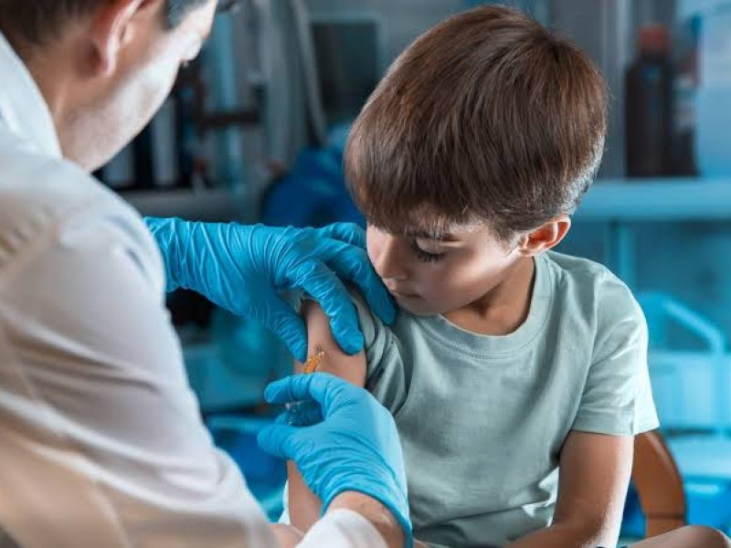 Prueban vacuna de AstraZeneca en niños