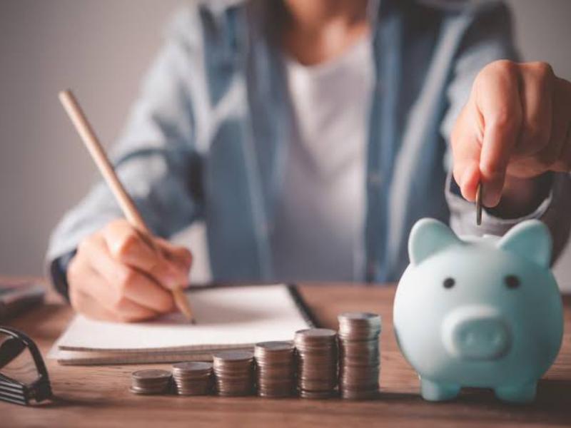 Préstamos informales crecen por necesidad económica y falta de educación financiera