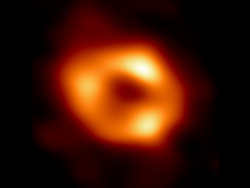 Publican primera foto de agujero negro supermasivo