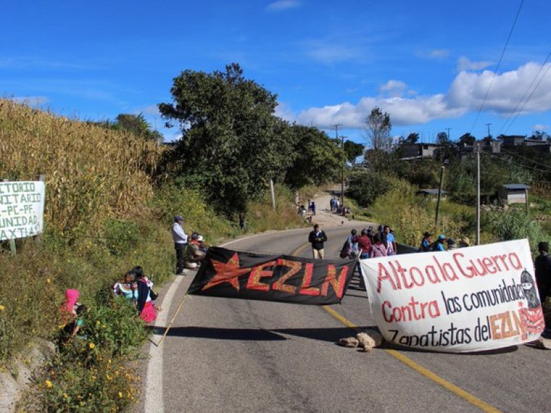 Pueblos indígenas bloquean carretera, exigen mayor seguridad a los gobiernos