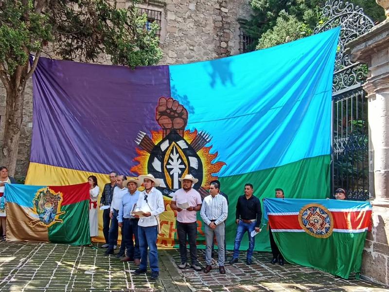 Pueblos indígenas reivindican su historia y autonomía a través de sus banderas