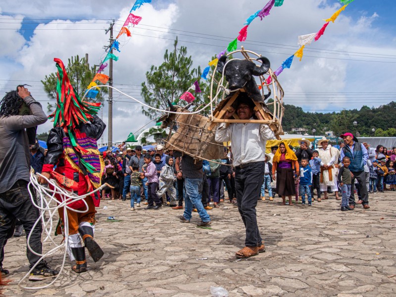 Pueblos mayas tzotziles invocan lluvias en temporada de sequía