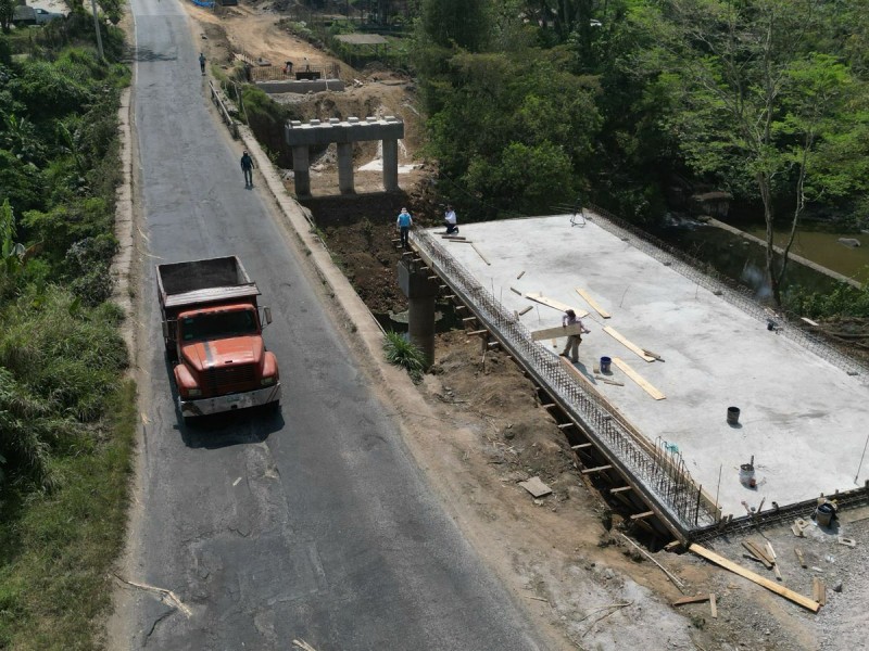 Puente alterno en la Coatepec-Las Trancas al 56% de avance