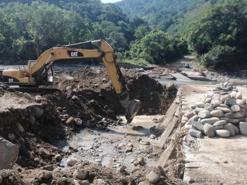 Puente Chahuatlán vuelve a operar tras daños por inundaciones: SICT