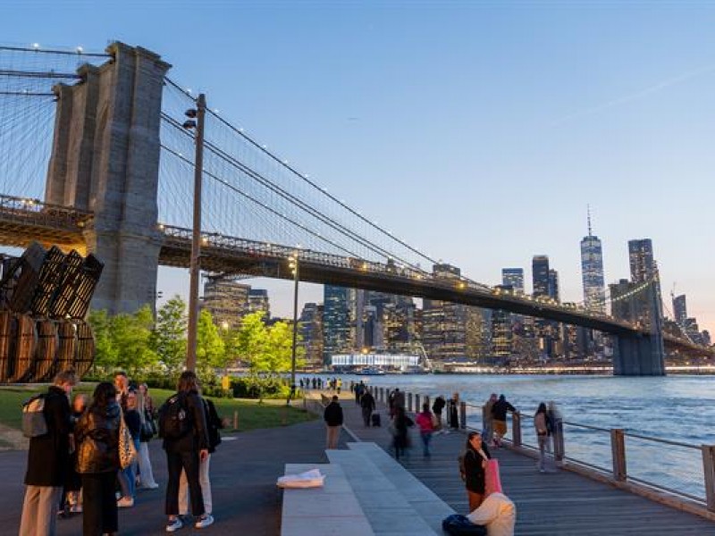 Puente de Brooklyn cumple 140 años, comenzó con unos elefantes