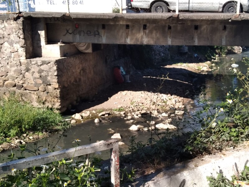 Puente de la Querétaro al borde del colapso