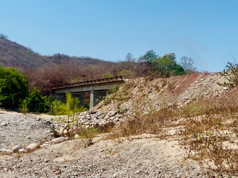 Puente “Las Juntas de los ríos”; otro año sin reparación