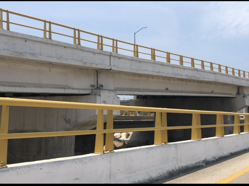 Puente Leona Vicario es un riego para los automovilistas:Bomberos CSL