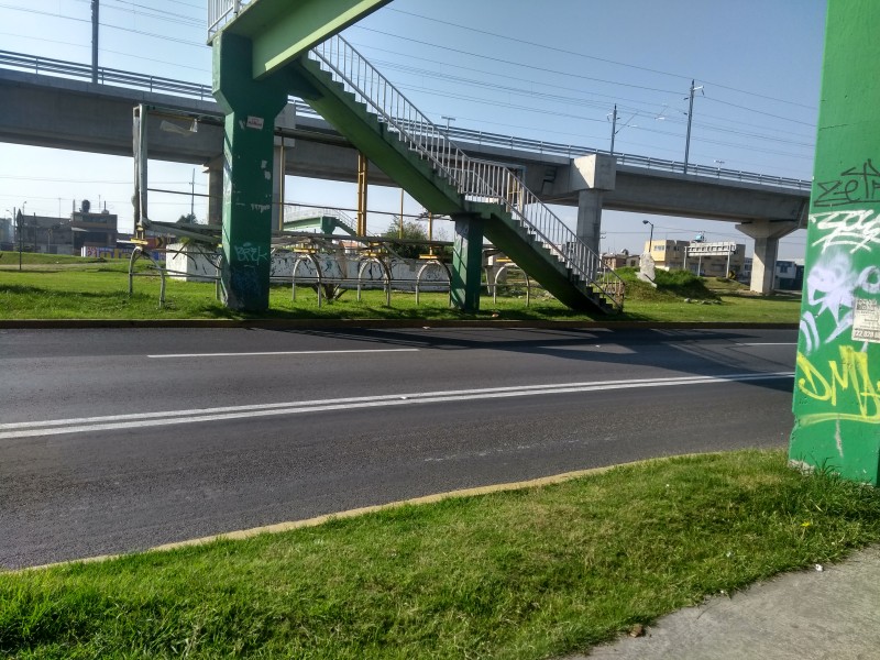 Puente peatonal de adorno, en Toluca