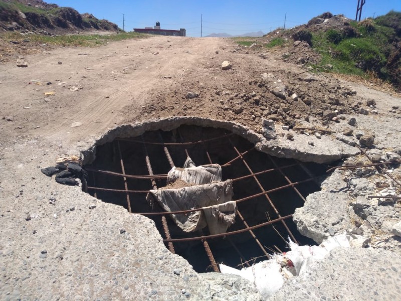 Puente roto un peligro en Zinacantepec