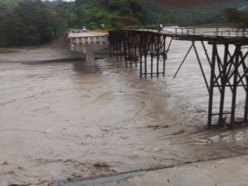 Puente vehicular de más de 22MDD colapsó por lluvias