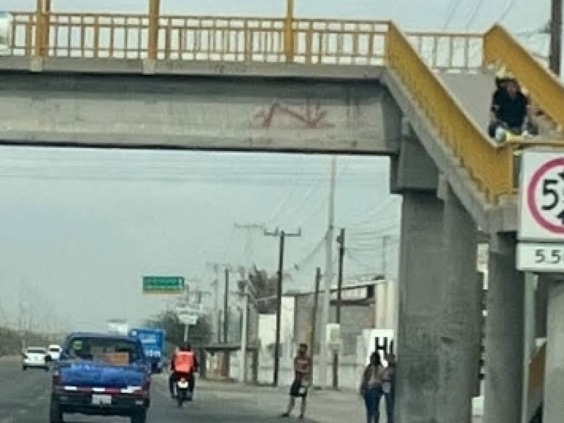 Puentes peatonales empoderan a los conductores.